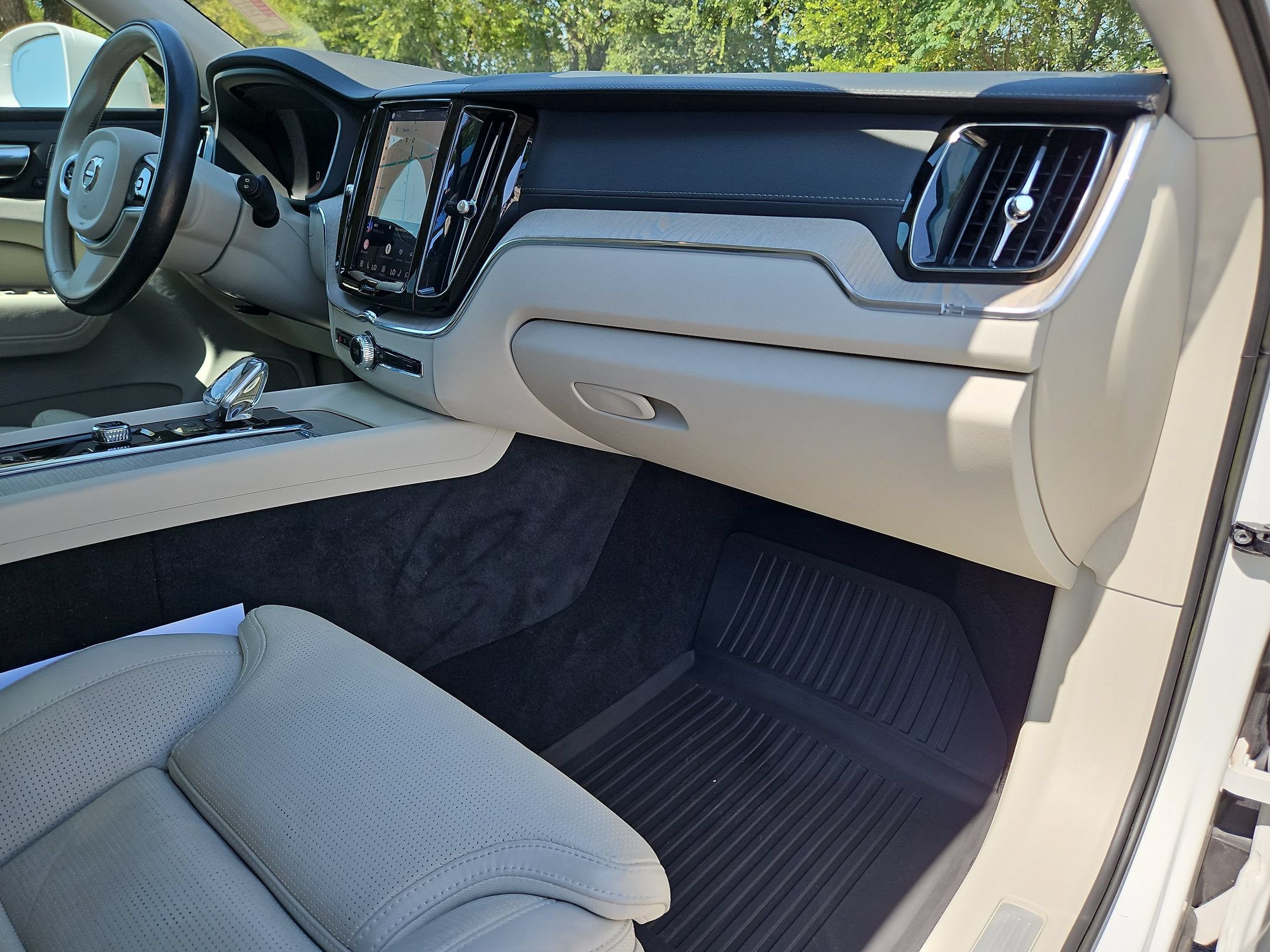 Used 2022 Volvo XC60 B5 Inscription w/ Advanced Package FWD image 28