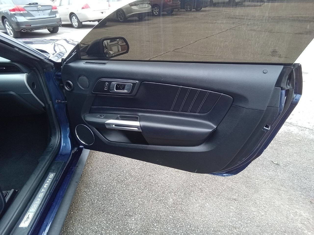 Used 2020 Ford Mustang Premium image 4