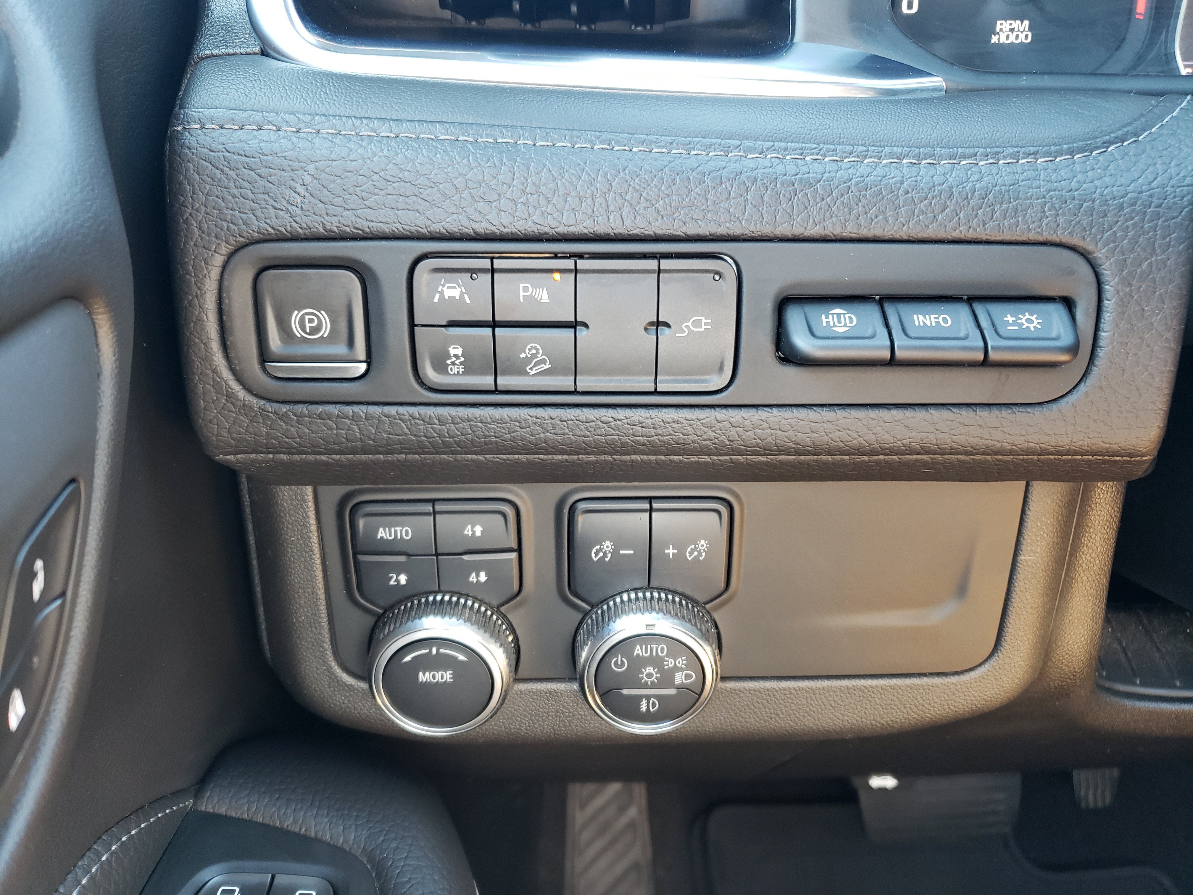 Used 2021 GMC Yukon XL Denali AWD/4WD image 17