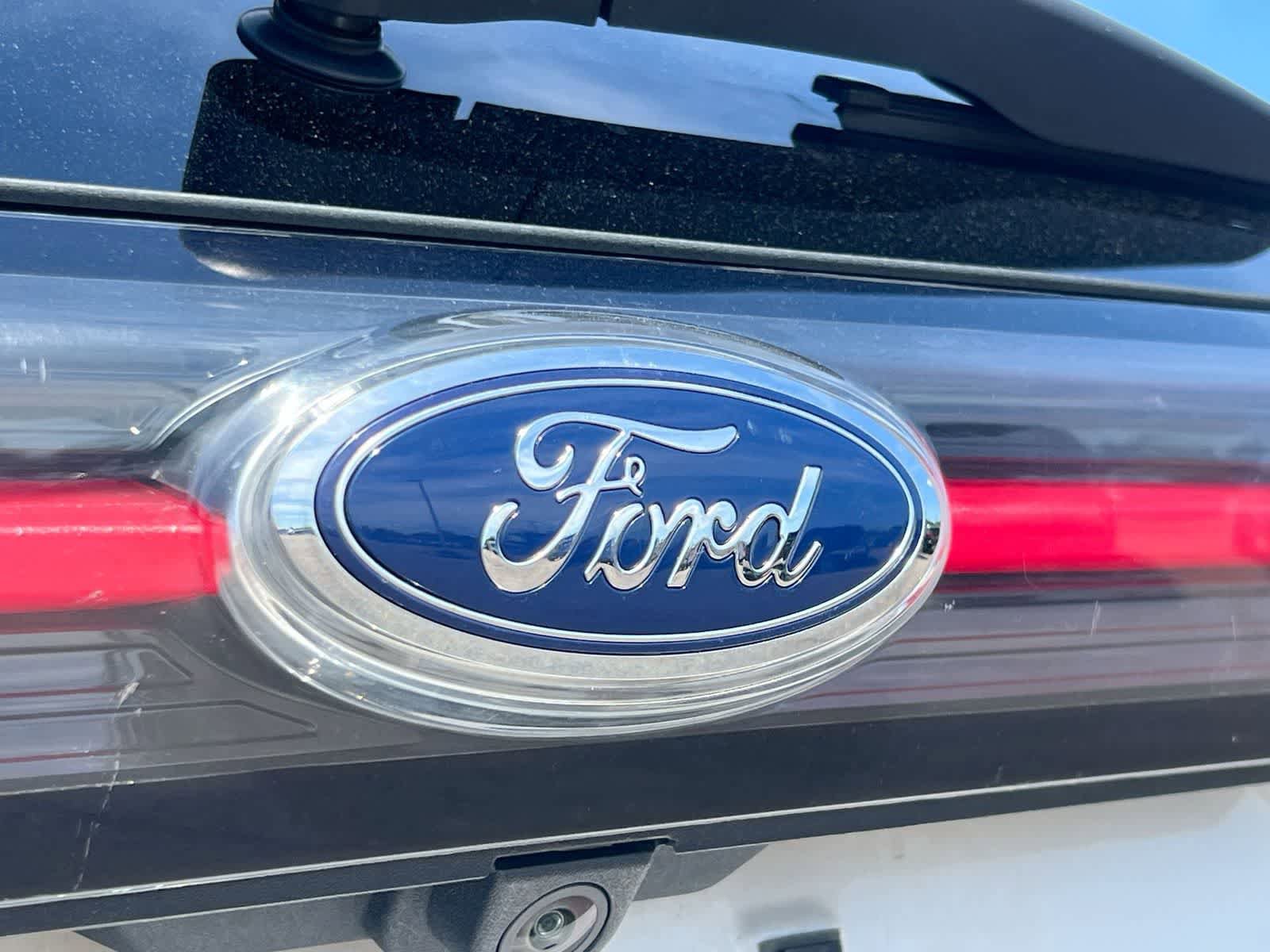 Used 2015 Ford Edge SEL w/ Equipment Group 201A FWD image 12