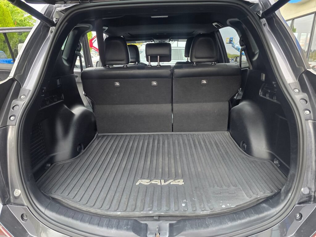 Used 2017 Toyota RAV4 SE AWD/4WD image 16