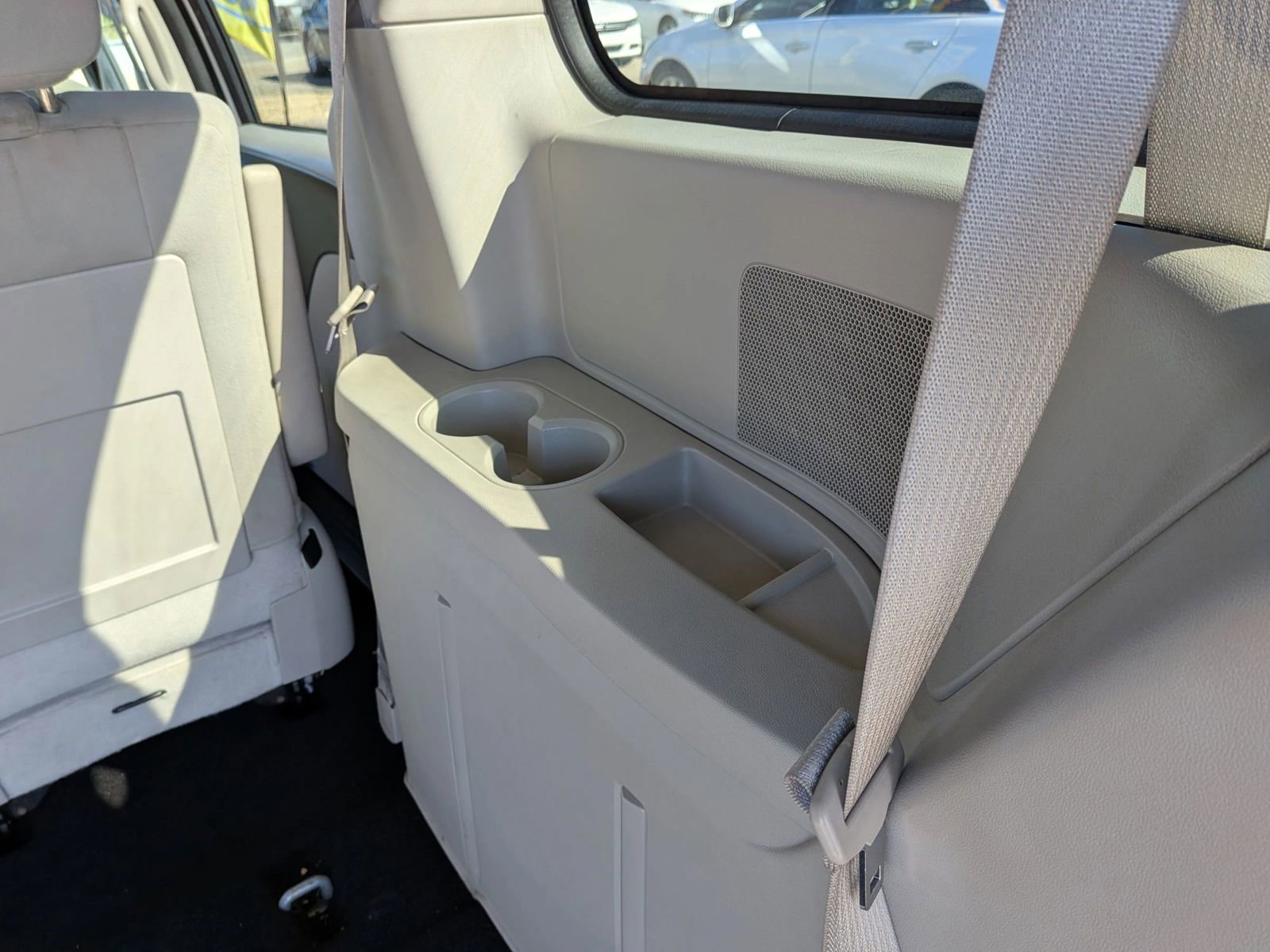 Used 2012 Dodge Grand Caravan SE FWD image 30