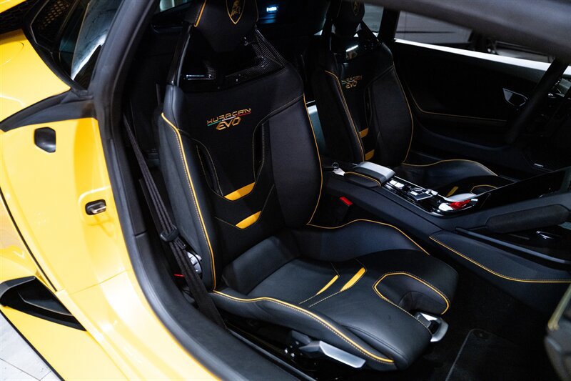 Used 2021 Lamborghini Huracan EVO RWD image 19