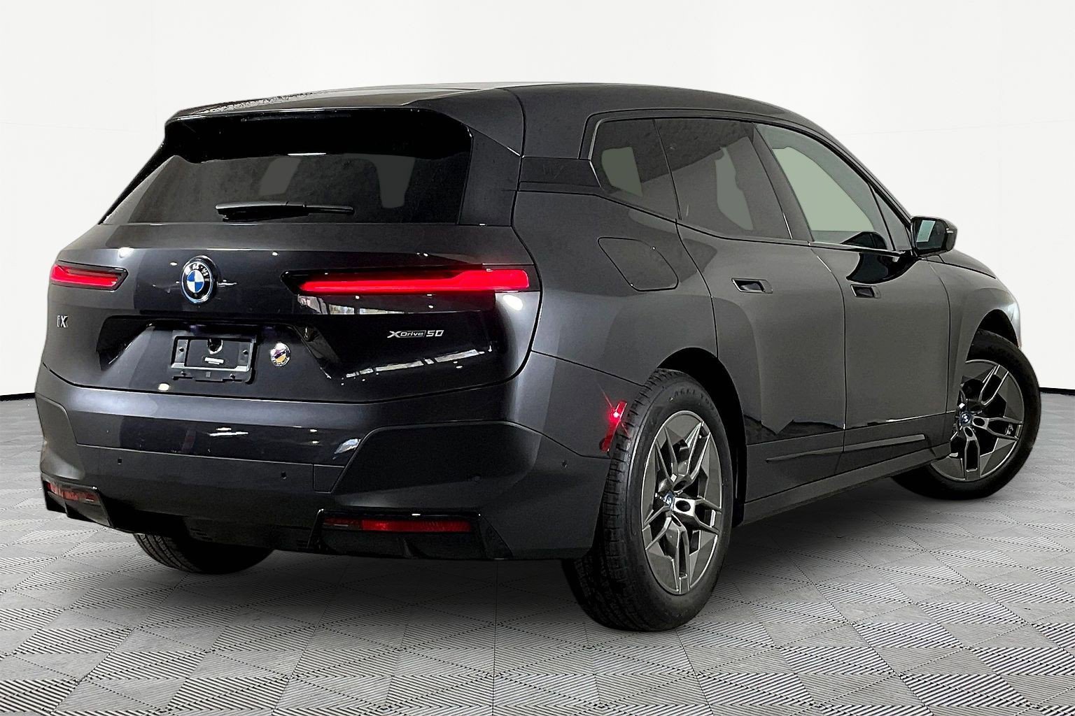 Certified 2022 BMW iX xDrive50 w/ Premium Package AWD/4WD image 8