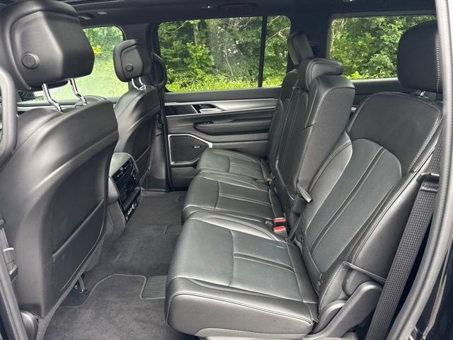 Used 2025 Jeep Wagoneer 4WD w/ Premium Group I image 15