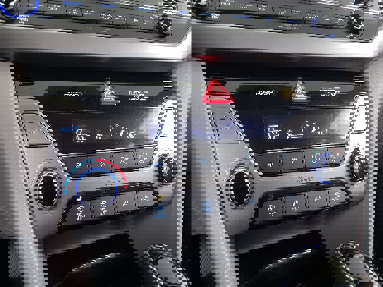 Used 2017 Hyundai Elantra Limited image 16