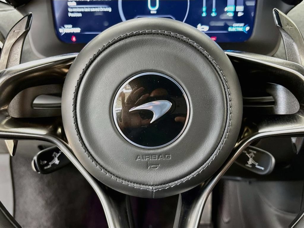 Used 2025 McLaren Artura RWD image 19