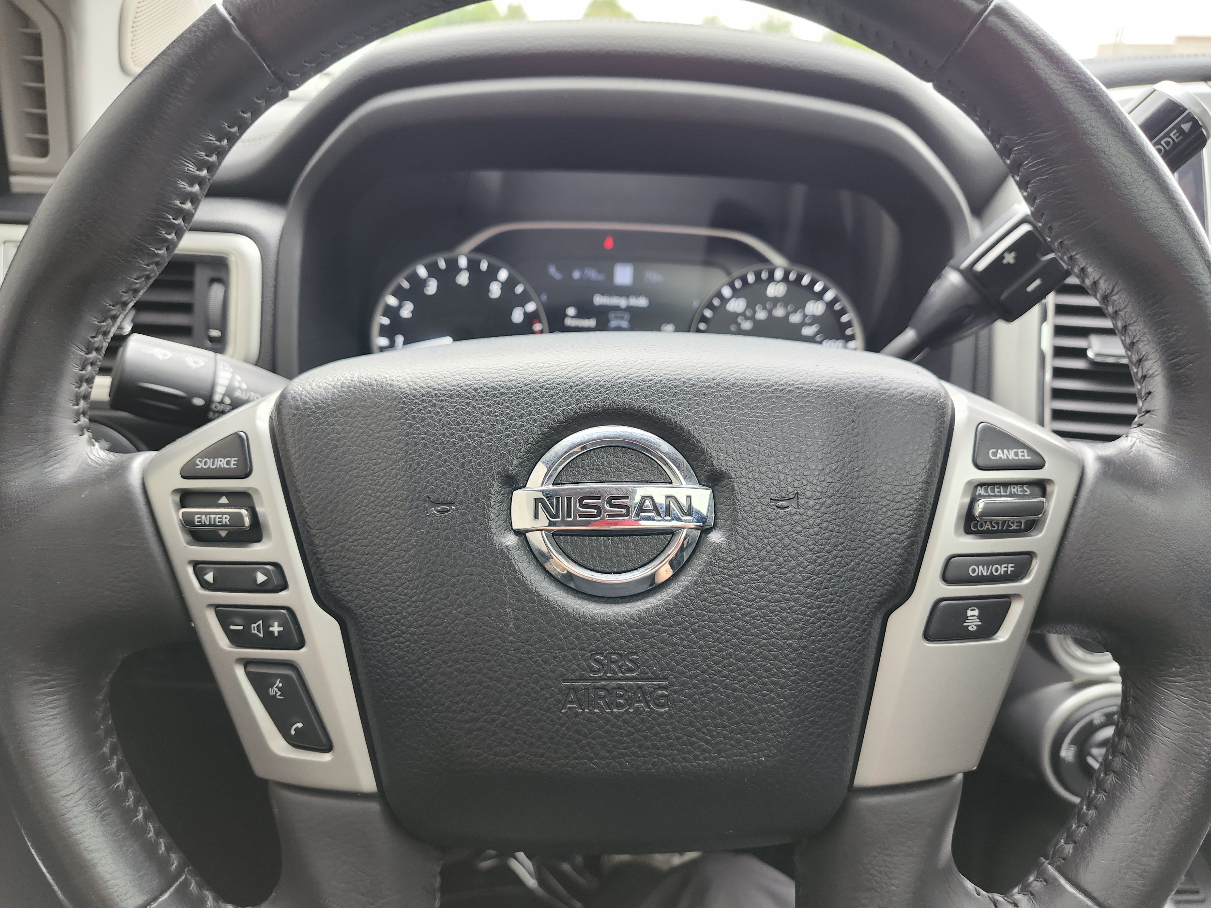 Used 2021 Nissan Titan SL w/ Moonroof Package AWD/4WD image 34