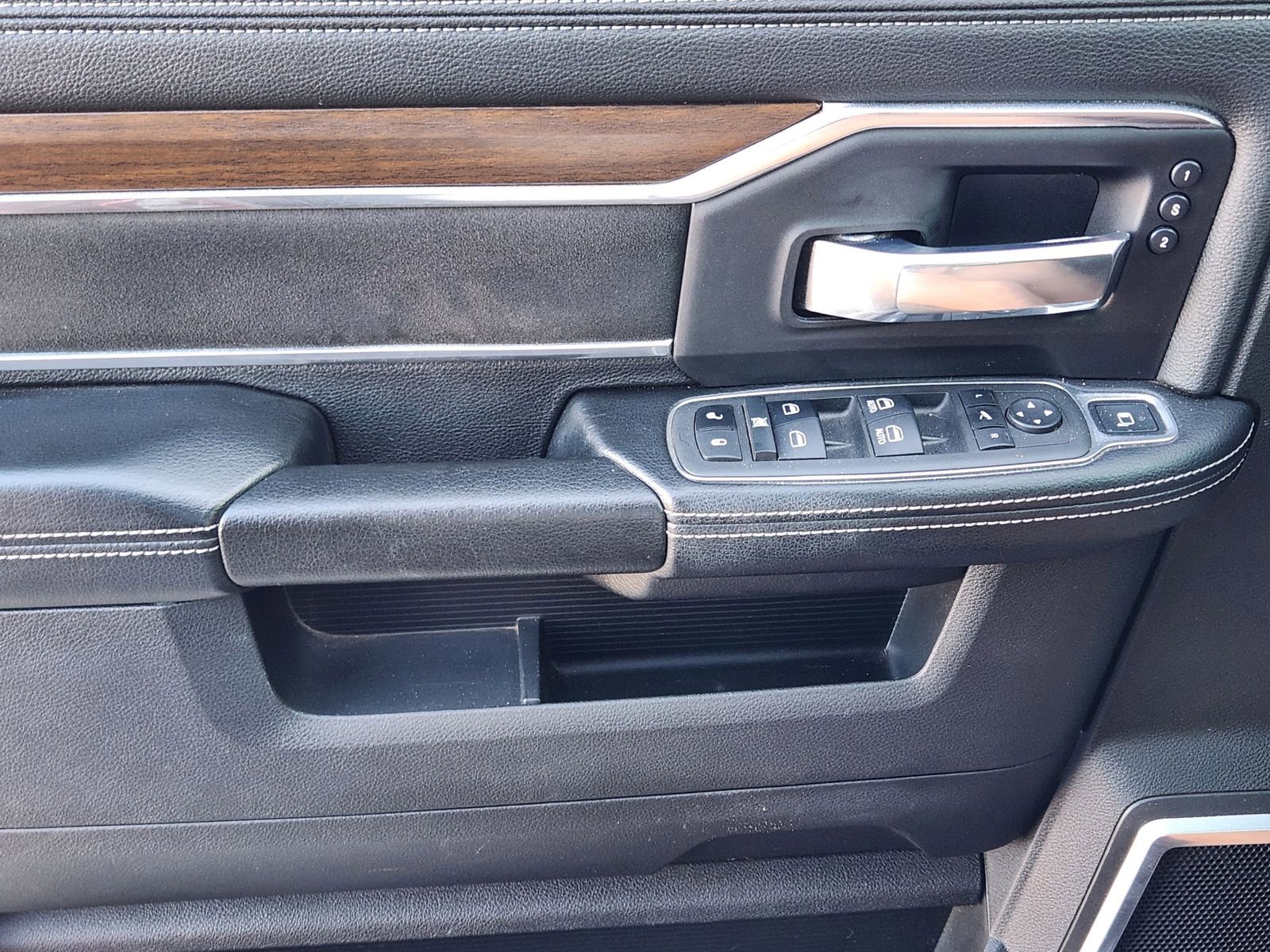 Used 2022 RAM 3500 Laramie image 26