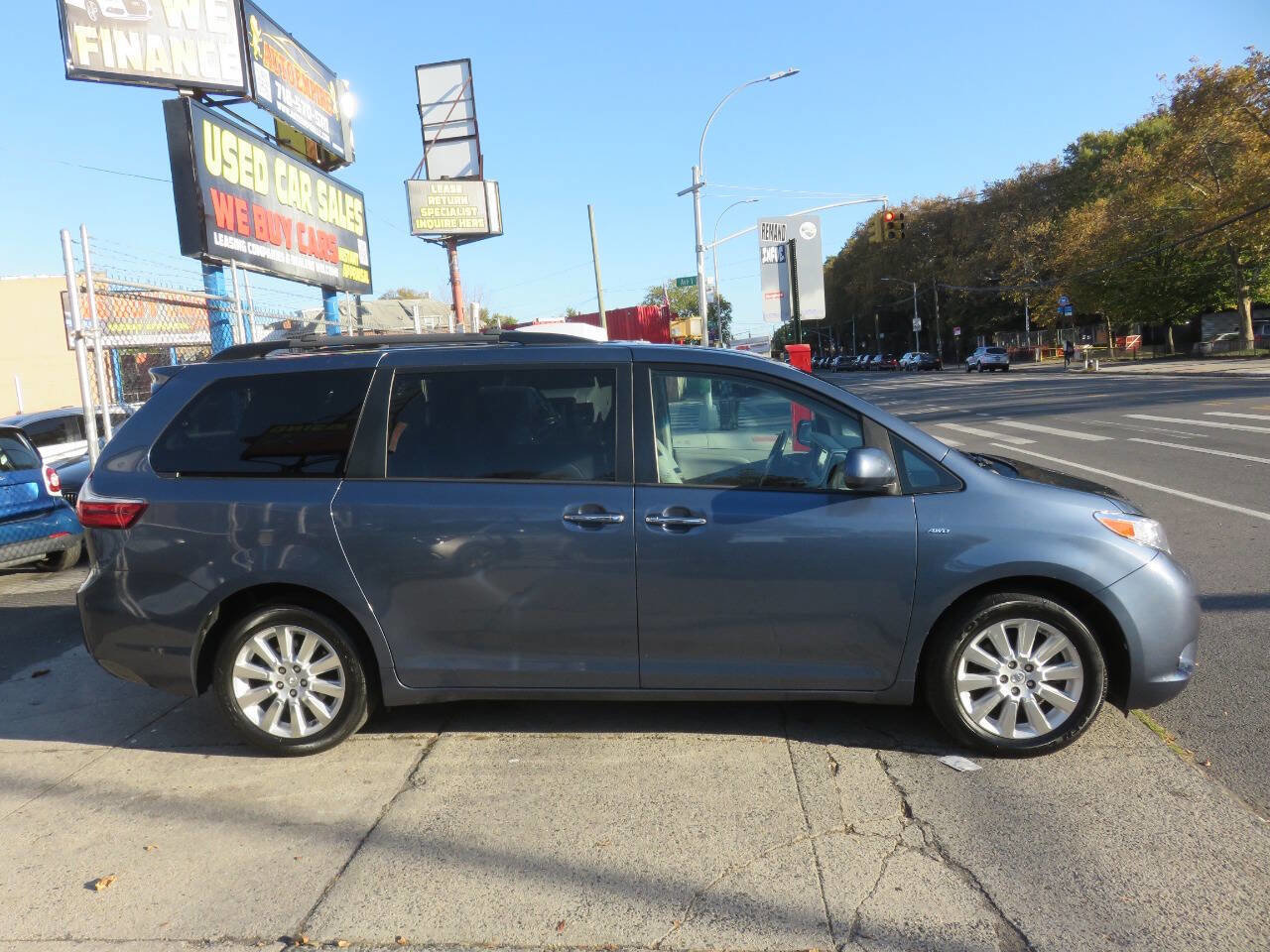 Used 2016 Toyota Sienna XLE Premium image 8
