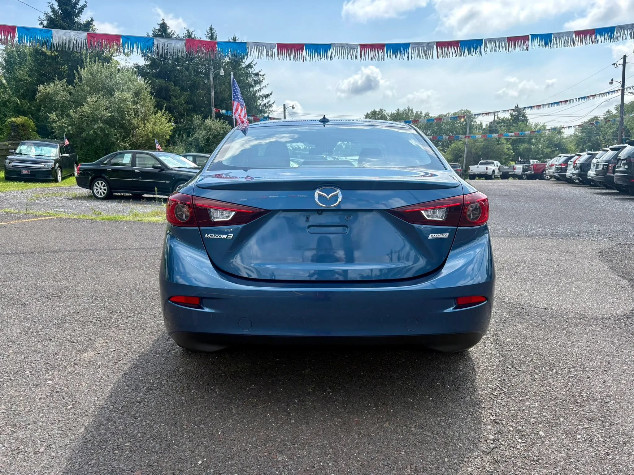 Used 2017 MAZDA MAZDA3 Touring w/ Popular Equipment Package FWD image 4