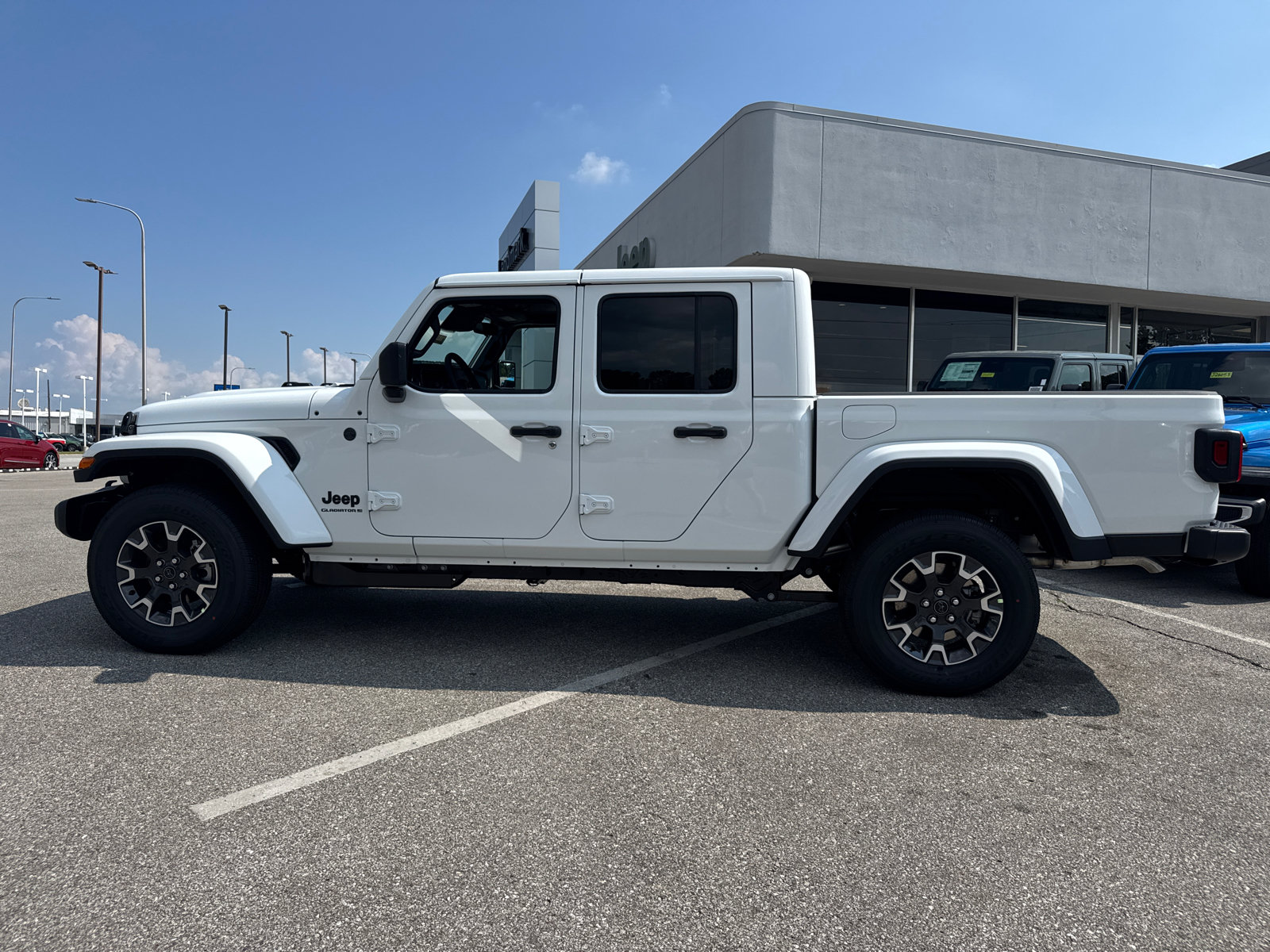 New 2026 Jeep Gladiator Sport AWD/4WD image 3