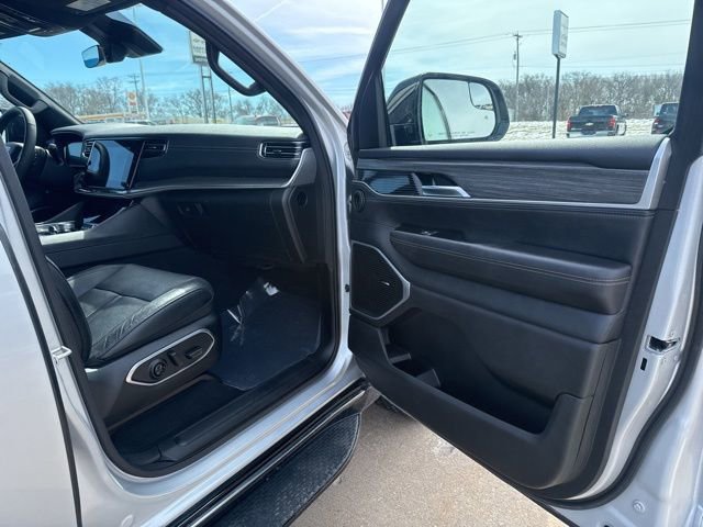 Used 2024 Jeep Wagoneer L Series II w/ Flexible Seating Group image 55