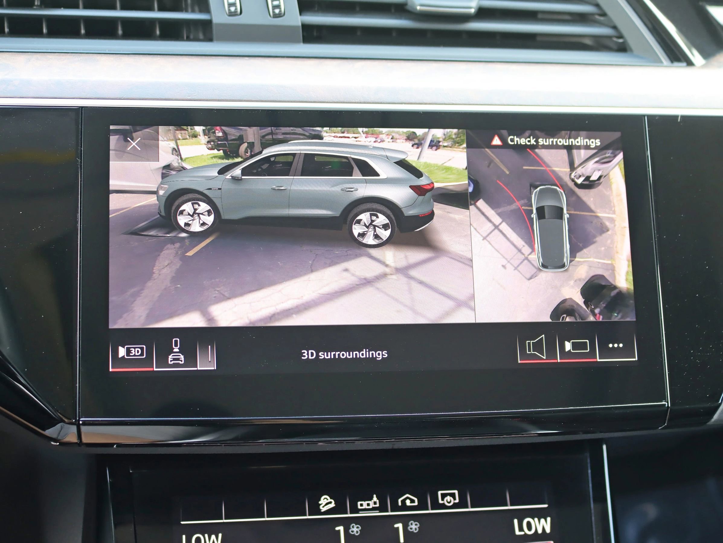 Used 2019 Audi e-tron Premium Plus image 23