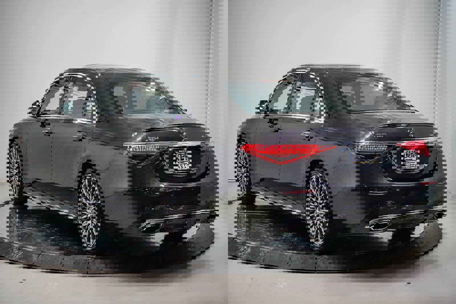 Used 2023 Mercedes-Benz S 580 4MATIC Sedan image 2