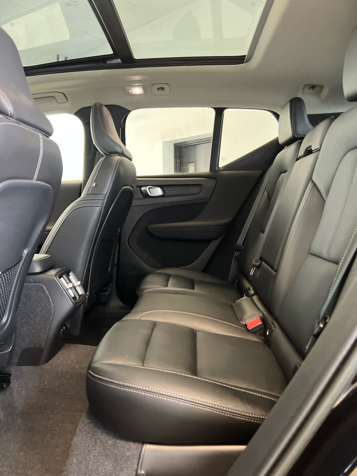 Used 2023 Volvo XC40 B5 Plus w/ Climate Package AWD/4WD image 13
