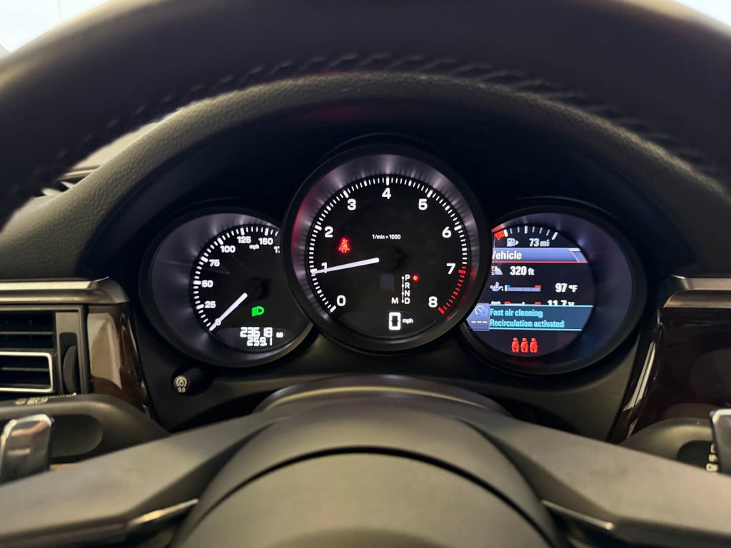 Certified 2023 Porsche Macan AWD/4WD image 21