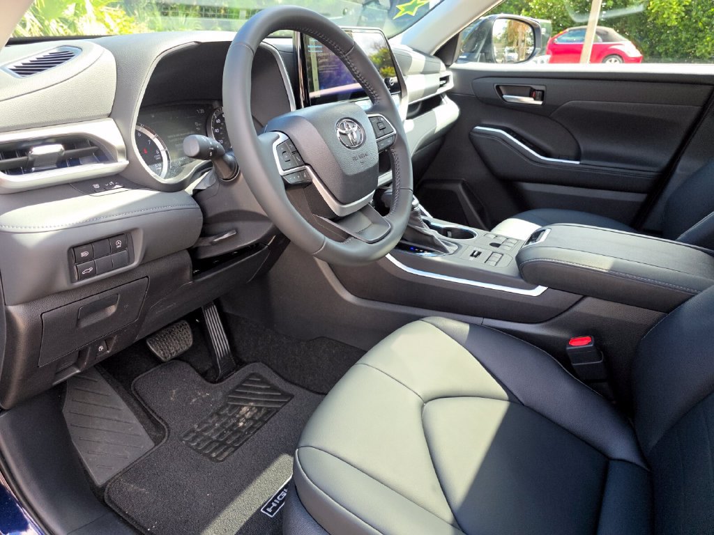Certified 2026 Toyota Highlander XLE AWD/4WD image 27
