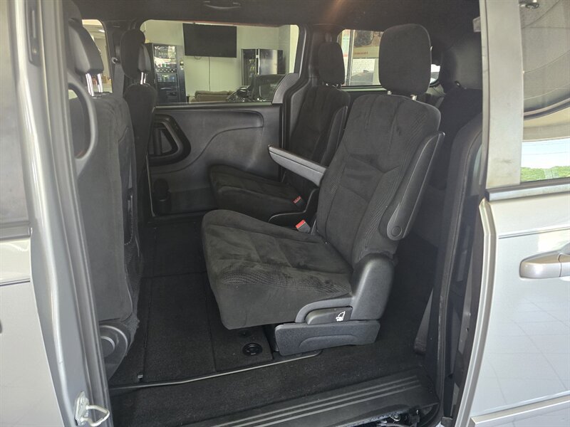 Used 2017 Dodge Grand Caravan SE FWD image 10