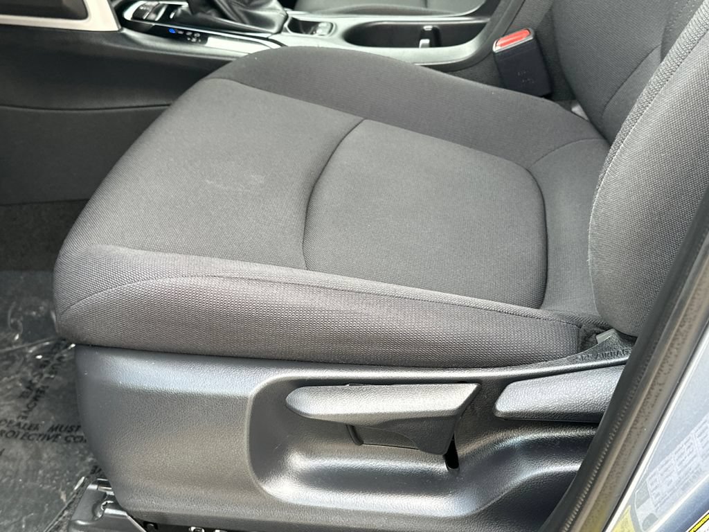Used 2023 Toyota Corolla Cross LE AWD/4WD image 21