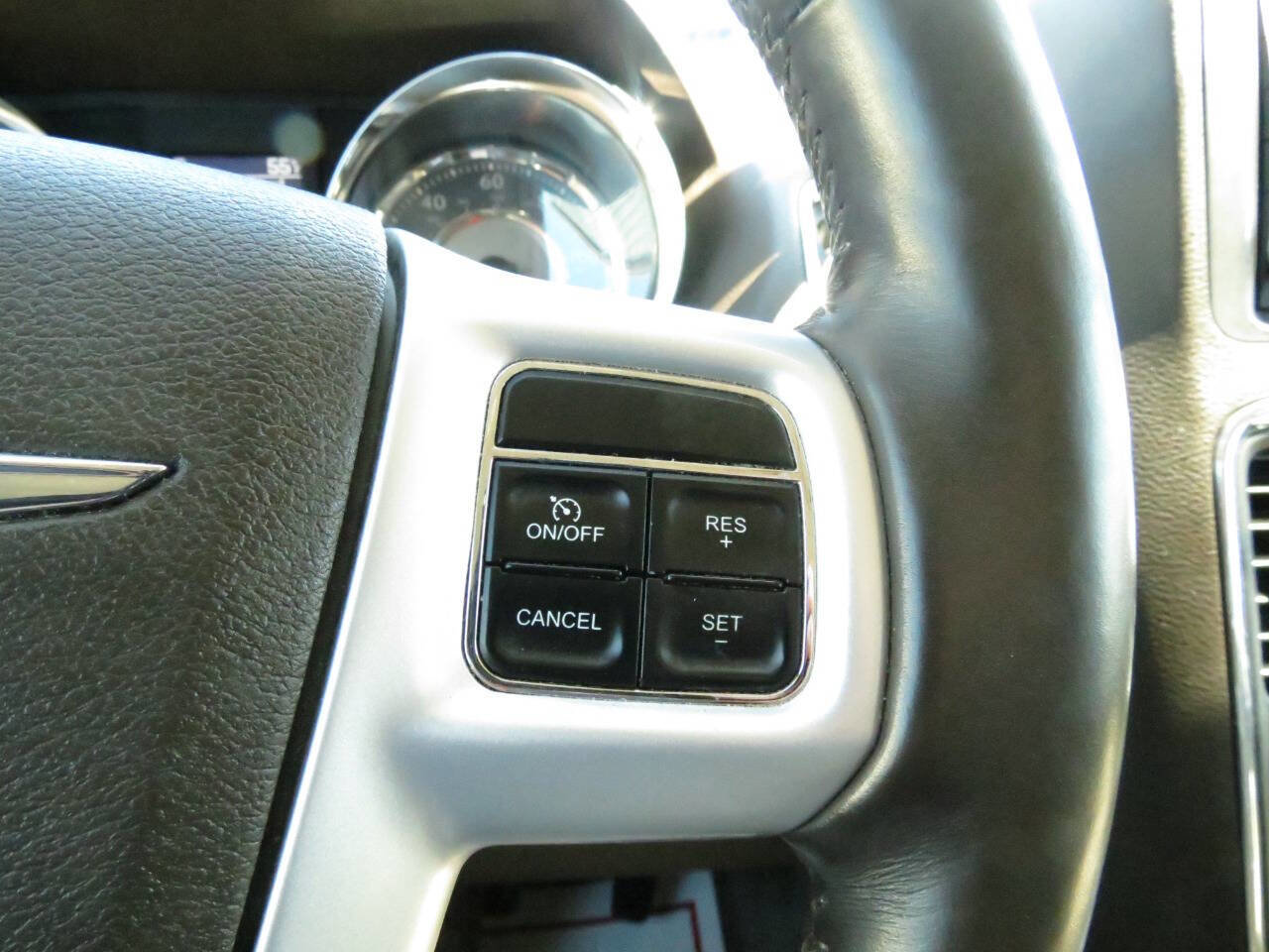 Used 2015 Chrysler Town & Country Touring-L w/ Driver Convenience Group FWD image 15