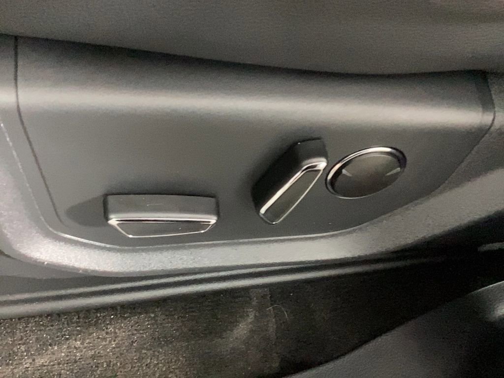 Used 2022 Ford Expedition Limited image 18