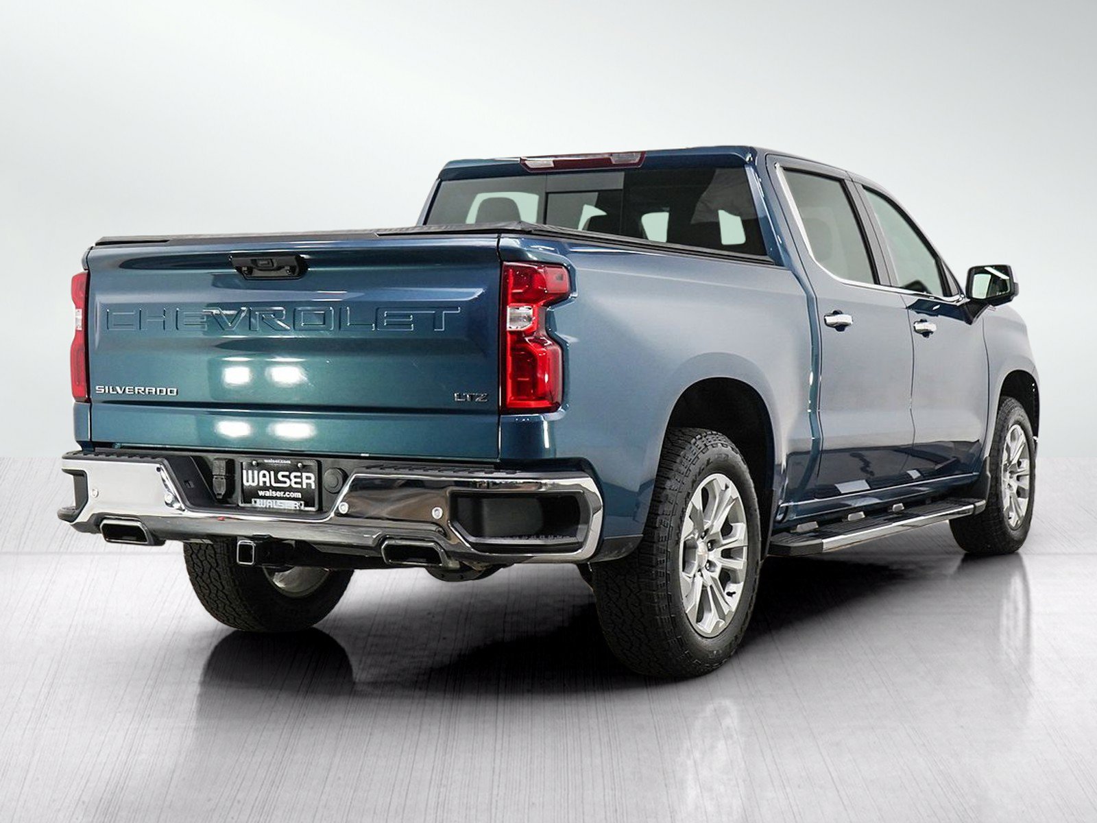 Used 2024 Chevrolet Silverado 1500 LTZ w/ LTZ Premium Package AWD/4WD image 5
