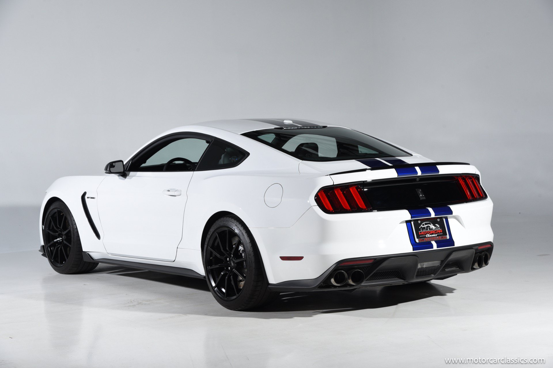 Used 2016 Ford Mustang Shelby GT350 w/ Technology Package RWD image 4