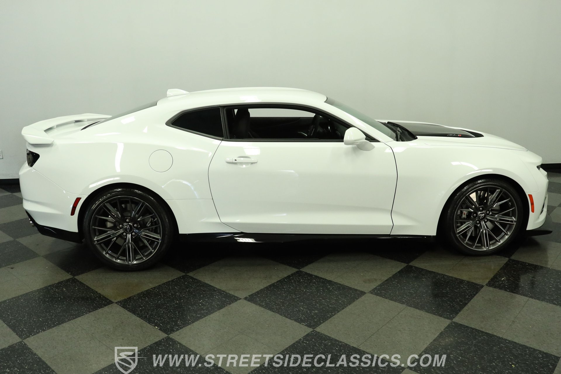 Used 2023 Chevrolet Camaro ZL1 RWD image 13