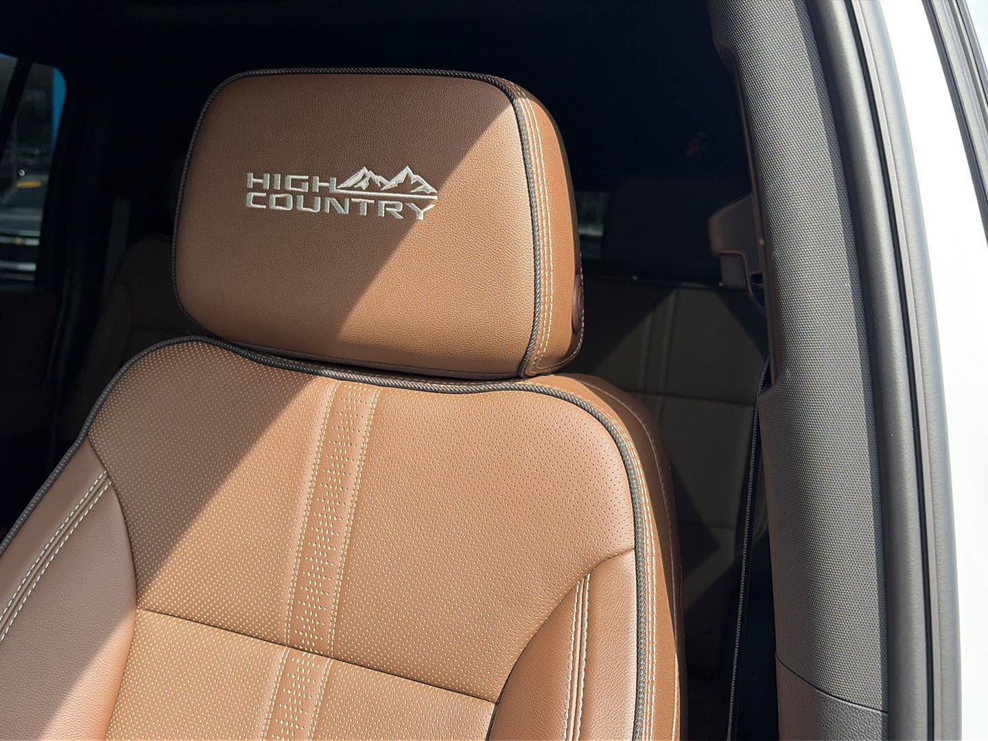 Used 2026 Chevrolet Suburban High Country AWD/4WD image 13
