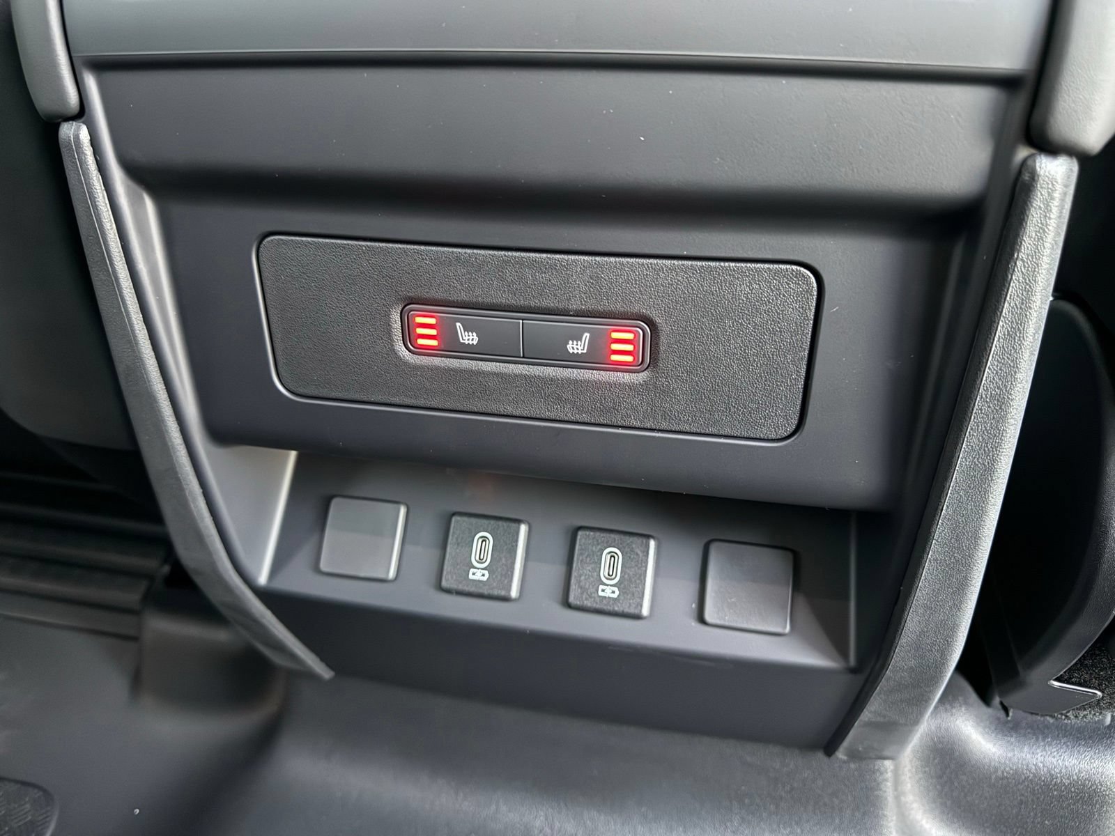 New 2026 Land Rover Defender 110 S AWD/4WD image 18