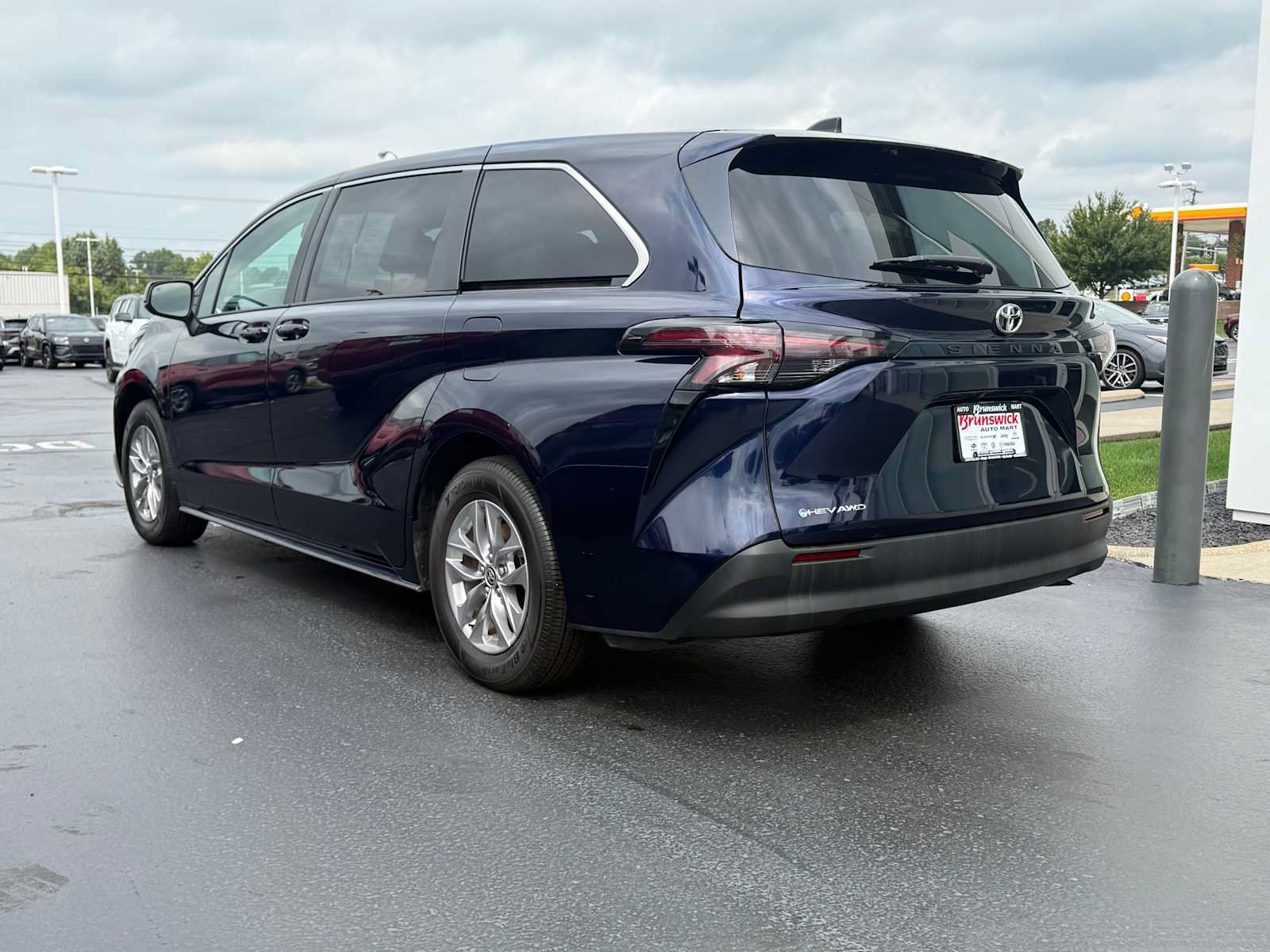Certified 2026 Toyota Sienna LE AWD/4WD image 6