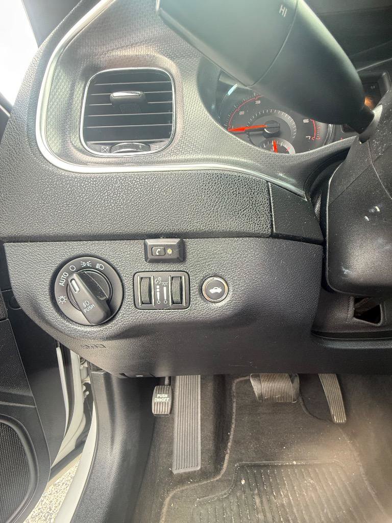 Used 2014 Dodge Charger SXT RWD image 13