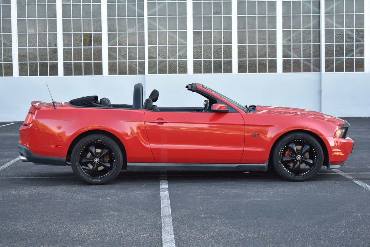 Used 2010 Ford Mustang GT image 7