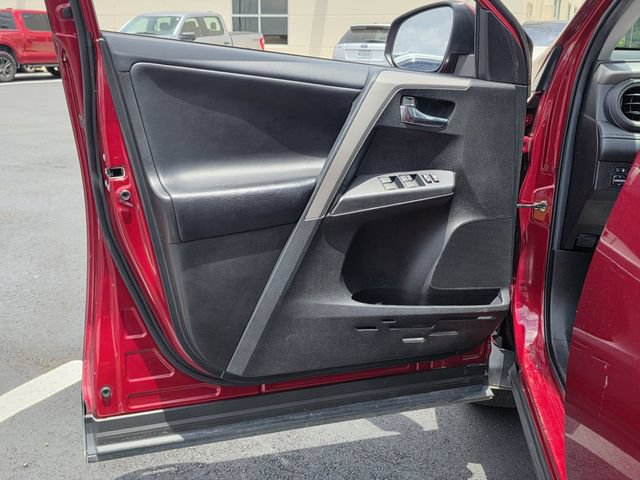 Used 2018 Toyota RAV4 XLE FWD image 14