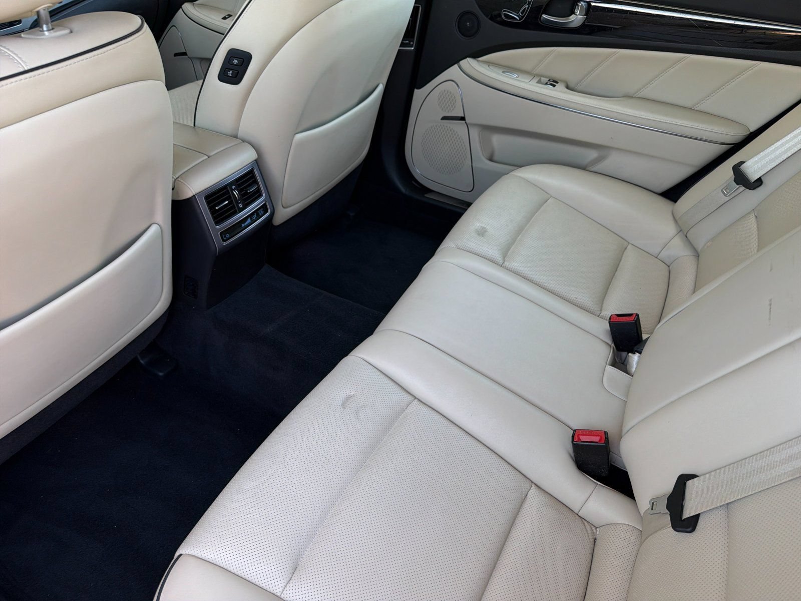 Used 2016 Hyundai Equus Signature RWD image 11