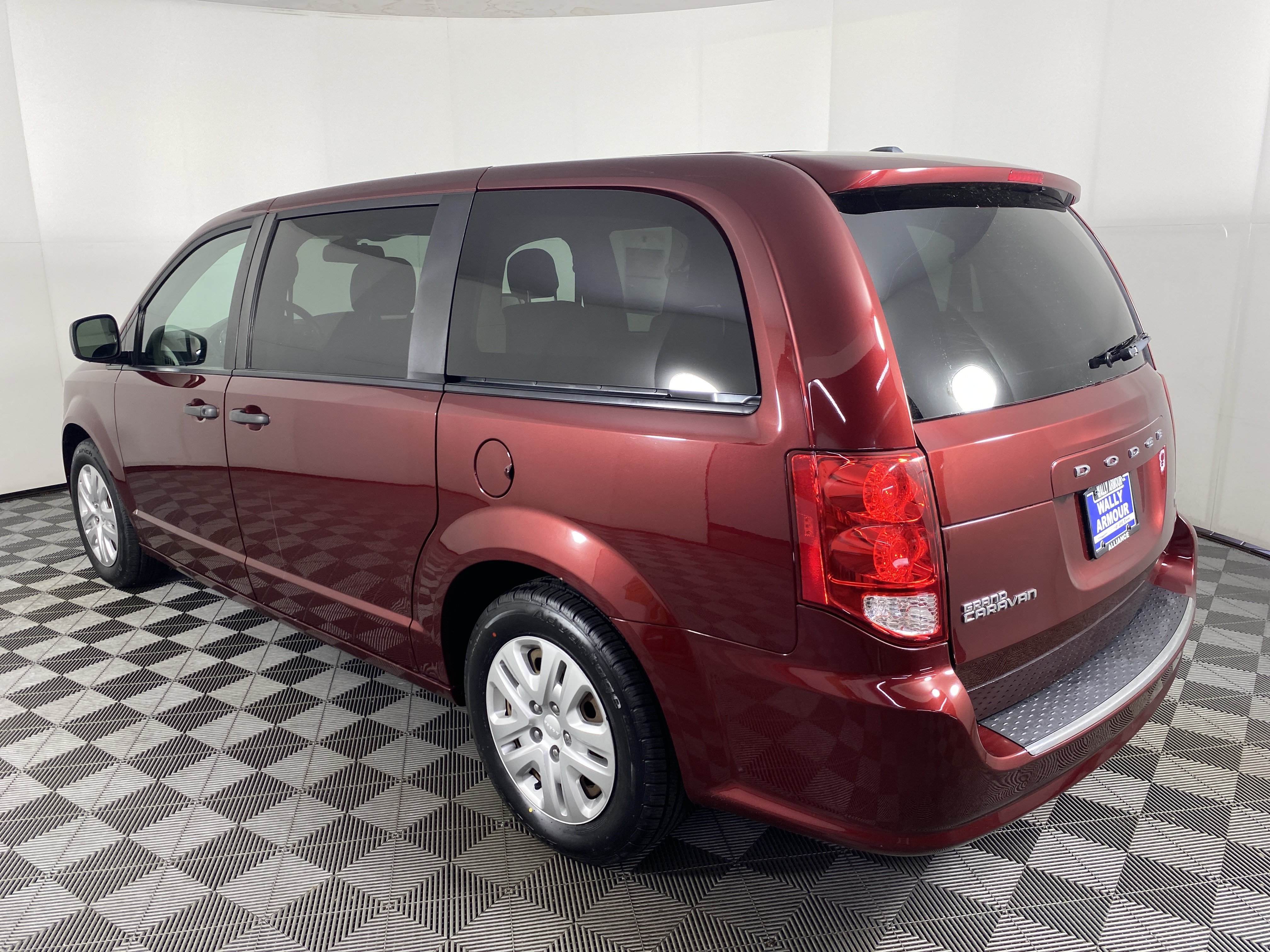 Used 2019 Dodge Grand Caravan SE w/ UConnect Hands-Free Group FWD image 7