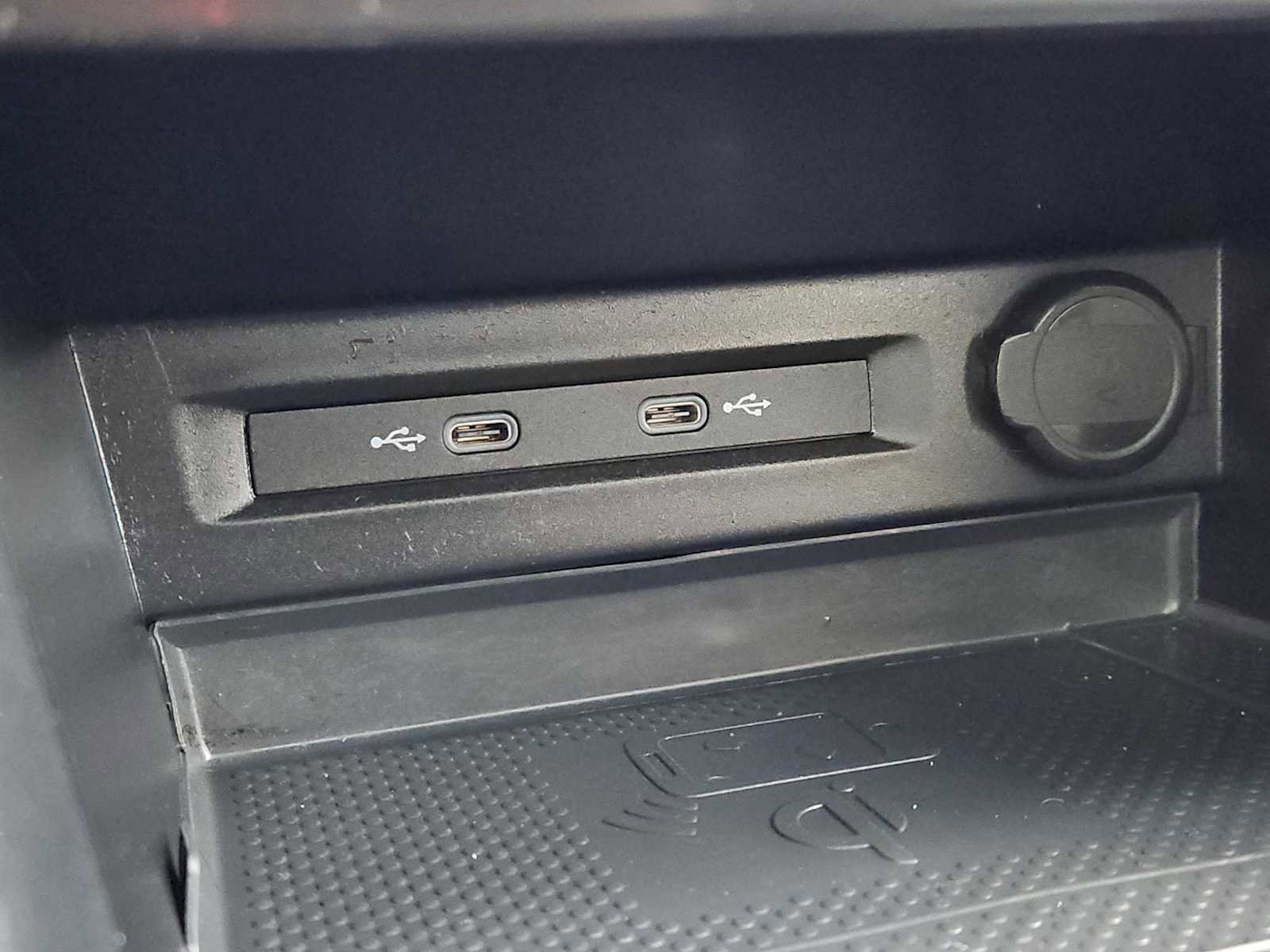 Used 2022 Volkswagen Tiguan SE w/ Panoramic Sunroof Package image 18