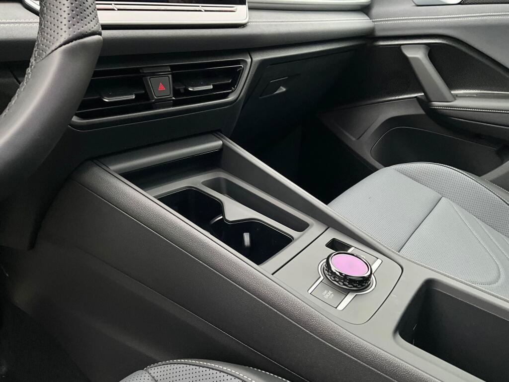 New 2026 Volkswagen Tiguan SE R-Line AWD/4WD image 18