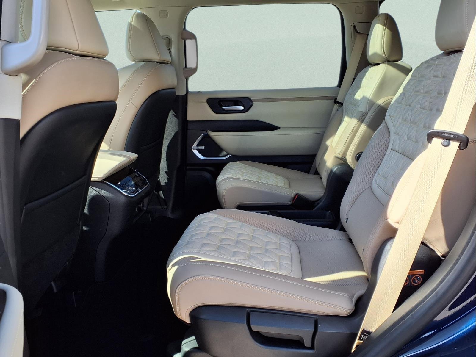 New 2025 Nissan Armada Platinum image 11