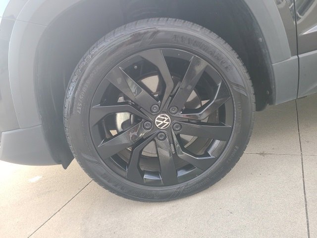 Used 2024 Volkswagen Taos SE w/ Panoramic Sunroof Package image 12