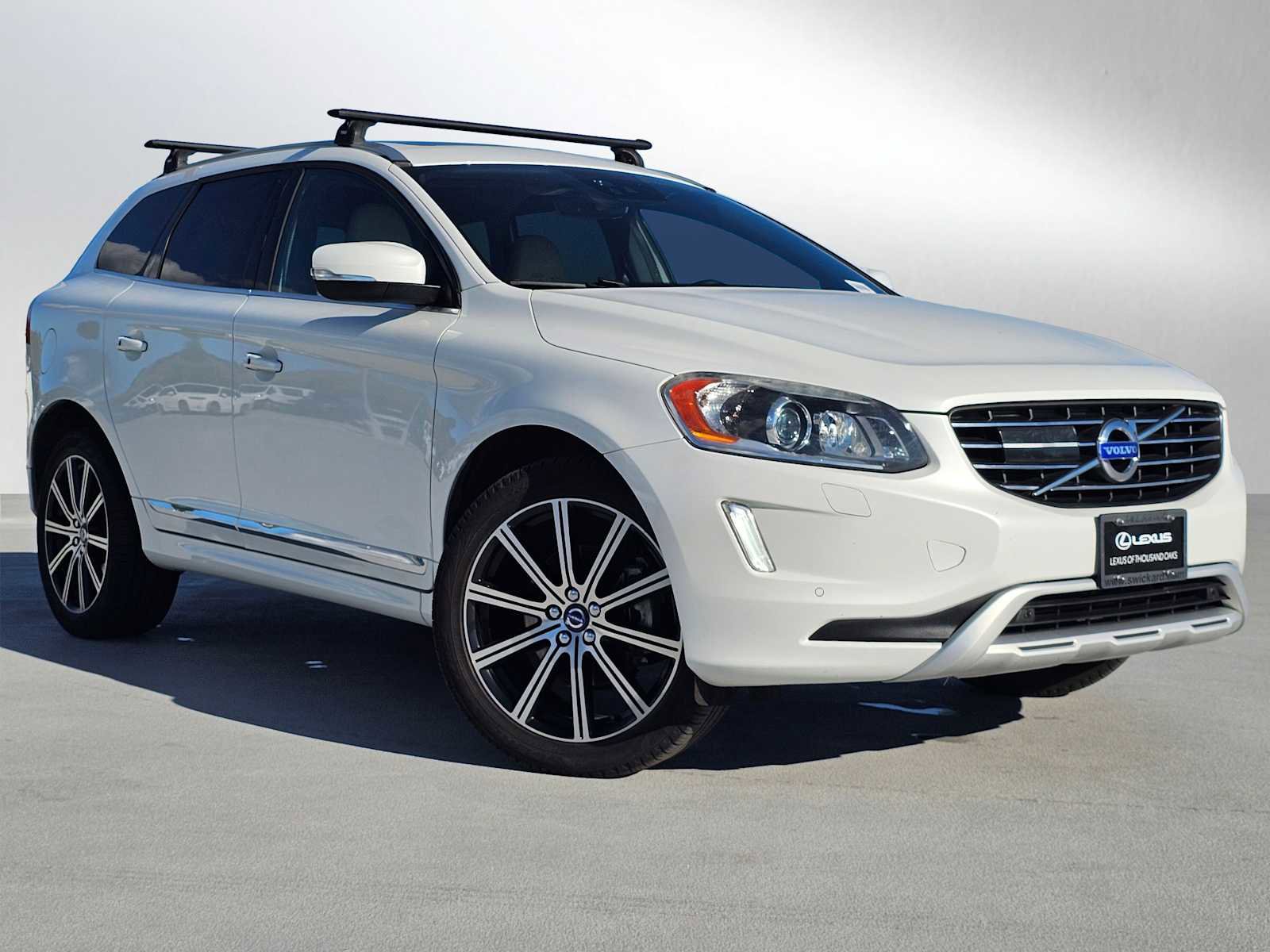 Used 2016 Volvo XC60 T6 Platinum w/ Climate Package image 28