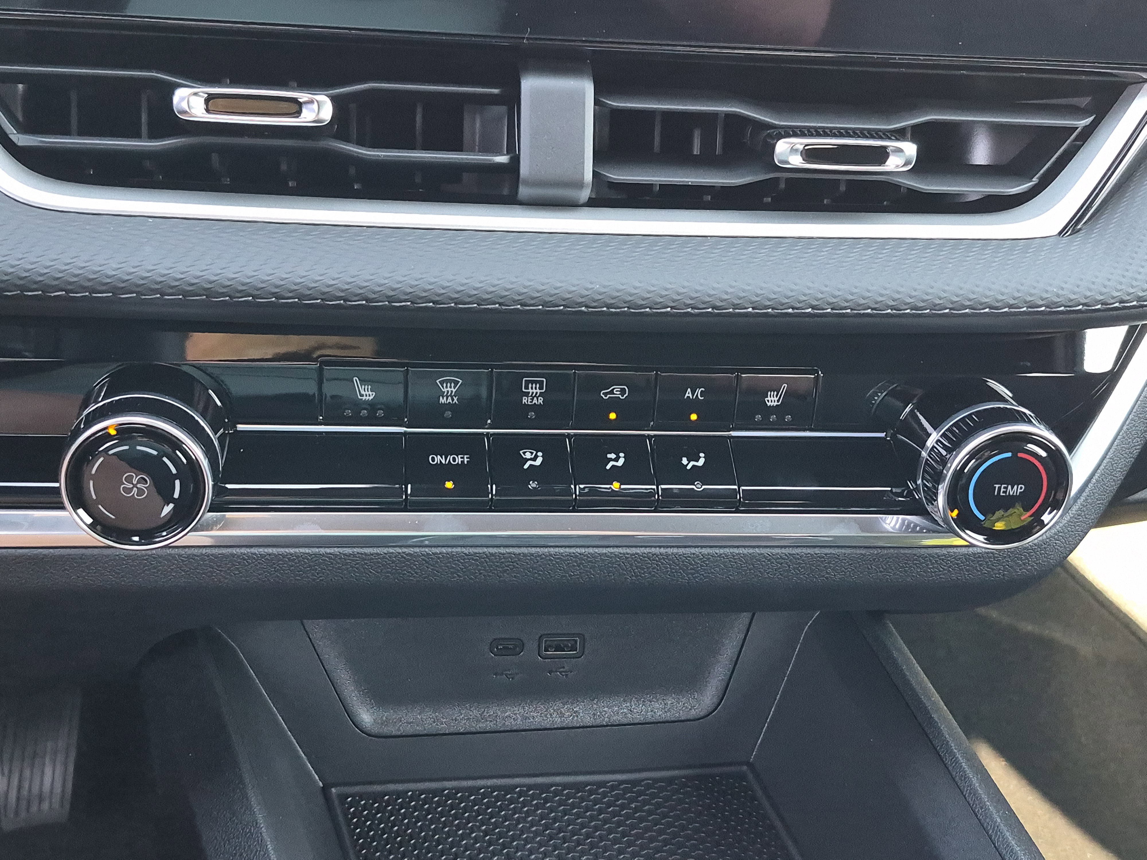 New 2026 Chevrolet Equinox LT w/ Safety and Technology Package FWD image 12