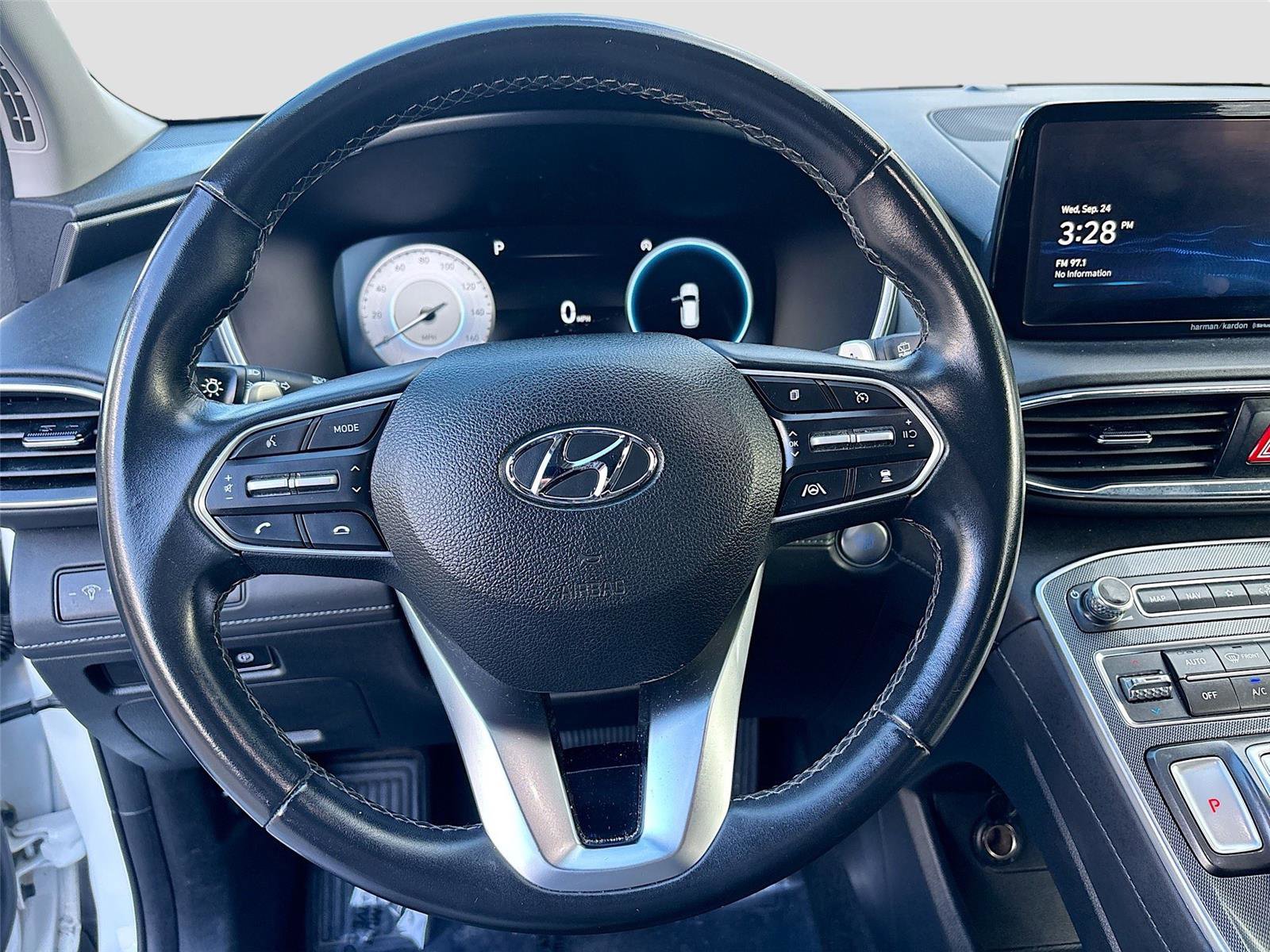 Used 2023 Hyundai Santa Fe SEL w/ Premium Package image 12