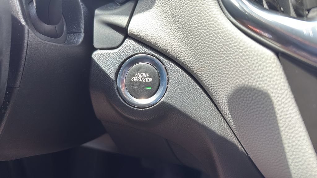 Used 2020 Chevrolet Equinox LT FWD image 23