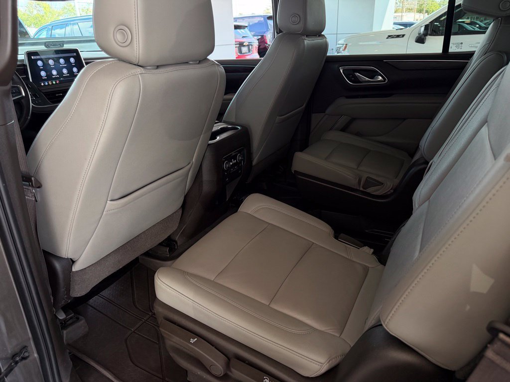 Used 2021 Chevrolet Tahoe Z71 w/ Luxury Package AWD/4WD image 18