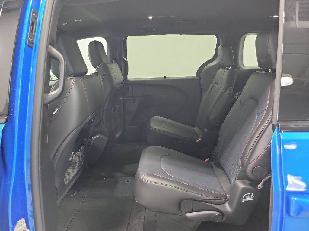 New 2027 Chrysler Pacifica Select AWD/4WD image 19