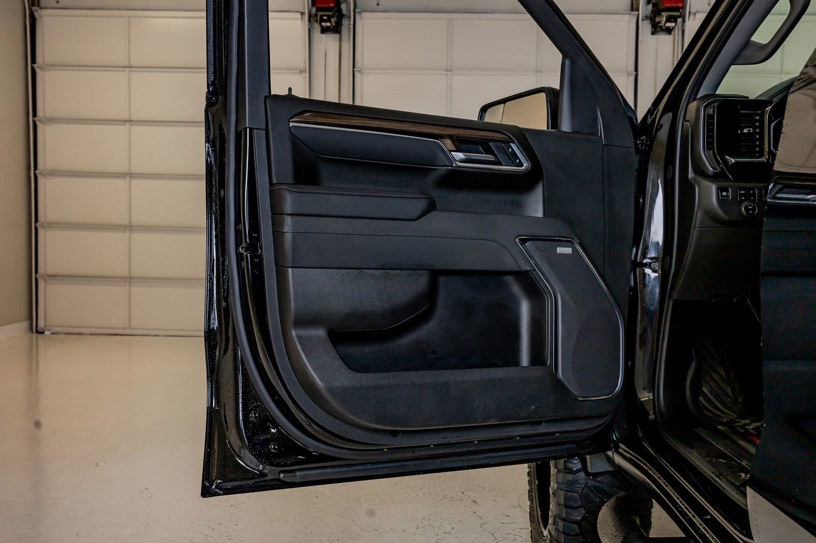 Used 2025 Chevrolet Silverado 1500 LT Trail Boss w/ Convenience Package II AWD/4WD image 36