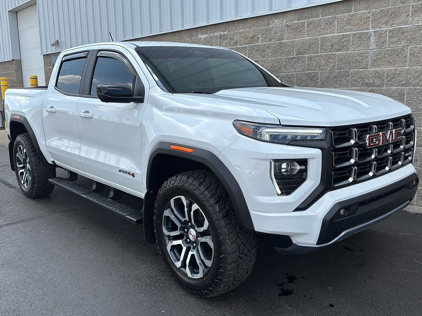 Used 2024 GMC Canyon AT4 w/ Technology Package image 2