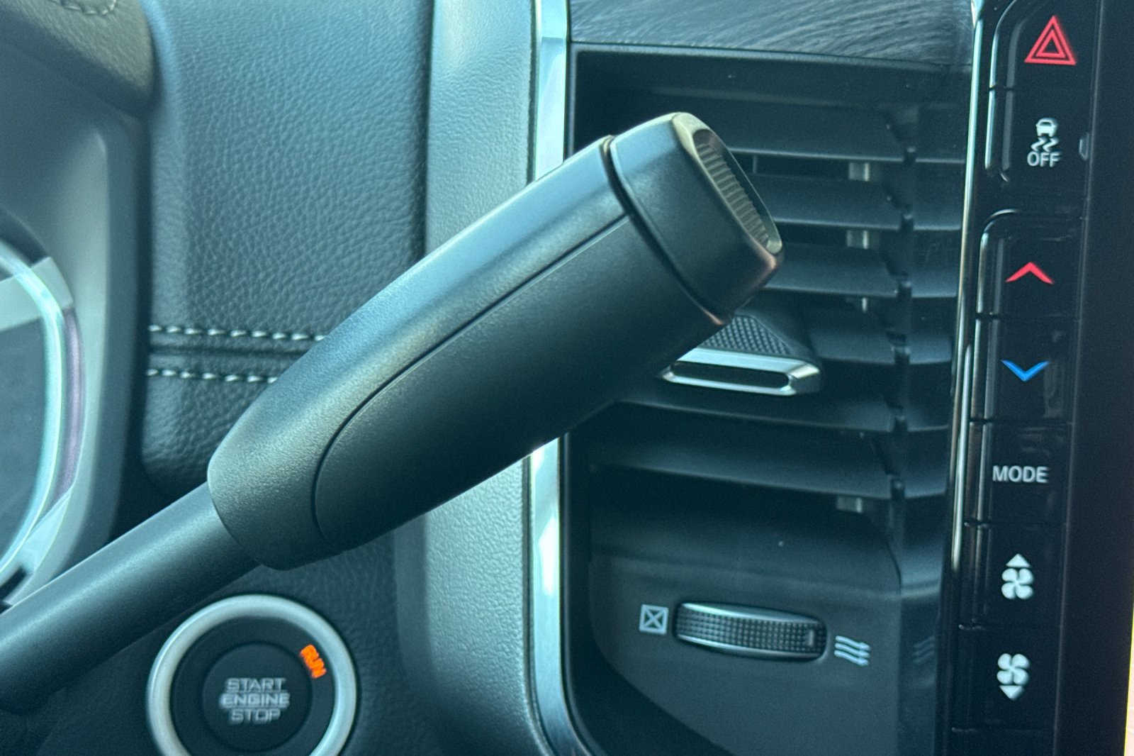 New 2026 RAM 3500 Laramie AWD/4WD image 19